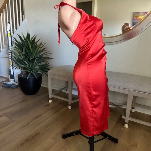 Cache size 8 red satin party dress - Picture 5 of 9
